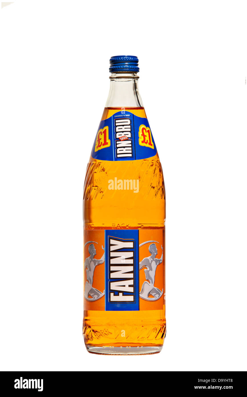 Une bouteille en verre d'irn Bru avec le nom 'Fanny' sur l'étiquette sur un fond blanc. Banque D'Images
