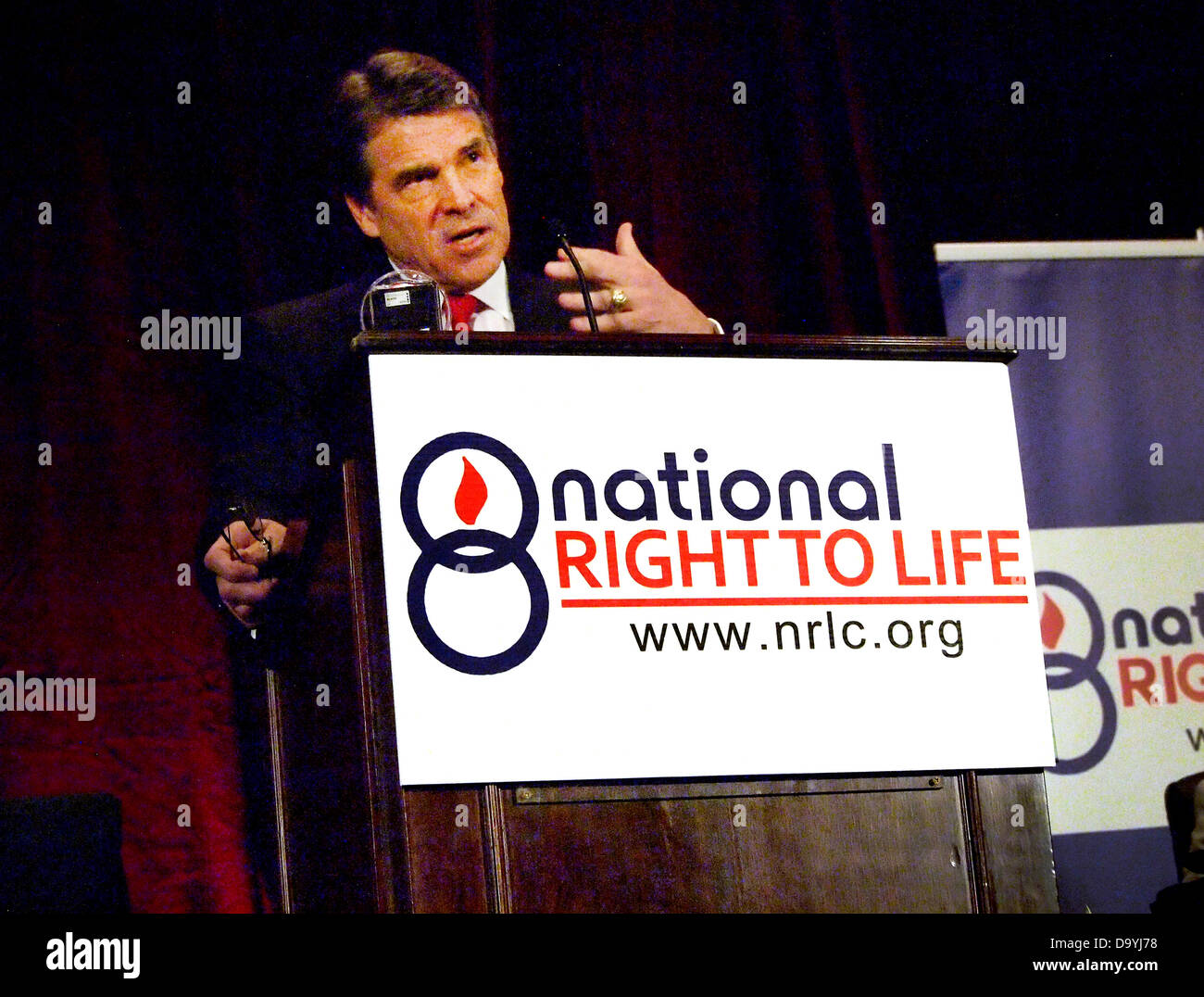 Texas, USA. 27 juin 2013. S'exprimant lors de la session d'ouverture de la convention nationale du droit à la vie, le gouverneur du Texas, Rick Perry, a raconté comment il a appelé à une autre session spéciale pour l'assemblée législative d'adopter des avortements plus strictes Crédit : J. G. Domke/Alamy Live News Banque D'Images