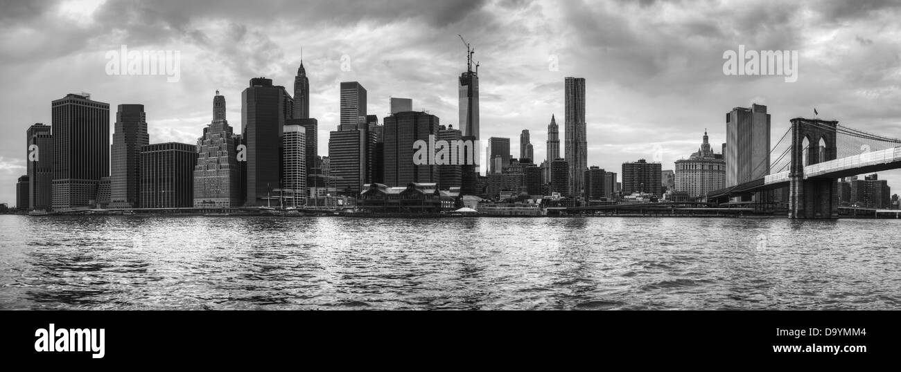 New York Ville paysage urbain sur un jour nuageux Banque D'Images