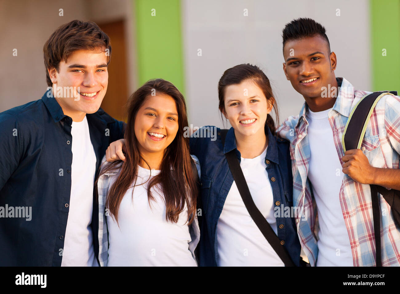 Groupe d'élèves du secondaire joyeux portrait Banque D'Images