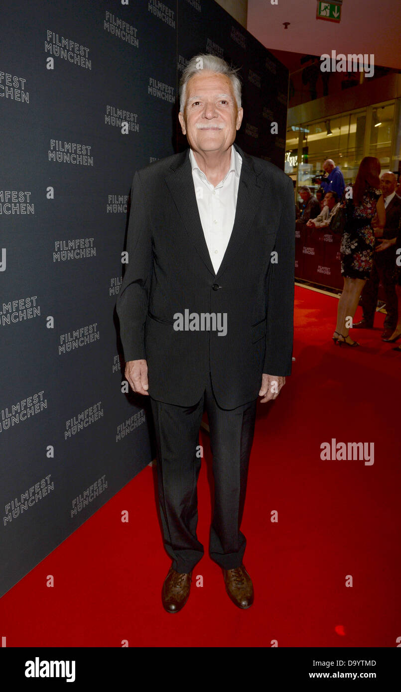 Munich, Allemagne. 28 Juin, 2013. Le caméraman Michael Ballhaus pose lors de l'inauguration du 31ème festival du film de Munich avec la projection de "Quitter Marrakech' à Mathaeser Filmpalast à Munich, Allemagne, le 28 juin 2013. Le festival se déroule jusqu'au 06 juillet 2013. Photo : FELIX HOERHAGER/dpa/Alamy Live News Banque D'Images