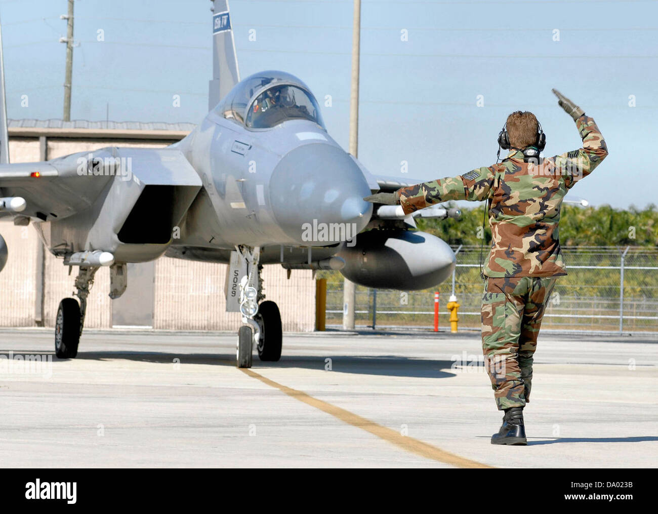 La 125th Fighter Wing exploite le McDonnell Douglas F-15A-13-MC Eagle, numéro de série 75-0293, un chasseur polyvalent de supériorité aérienne. Le F-15A a été utilisé pour le combat aérien et les missions de défense tout au long de son service avec la Garde nationale aérienne américaine. Banque D'Images