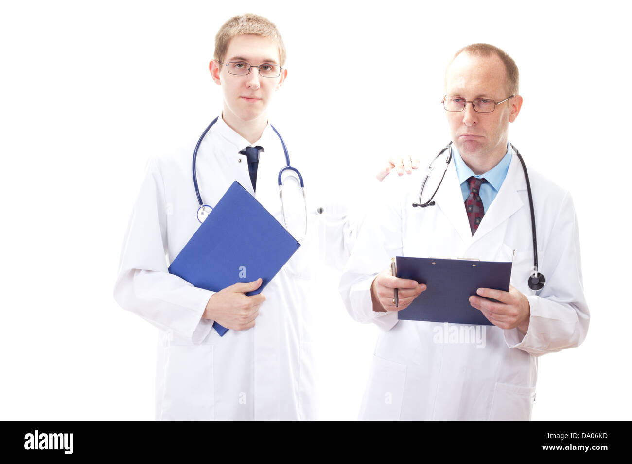 Jeune médecin médecin dépressif acclamant jusqu Banque D'Images