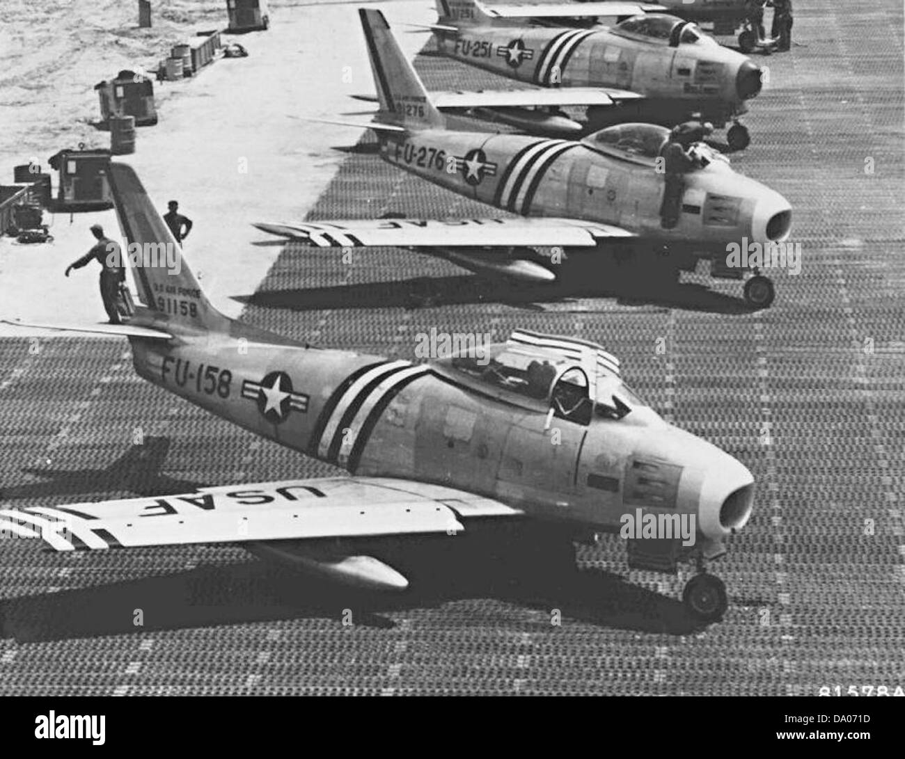 Le 4th Fighter Group a exploité le F-86A Sabre pendant la guerre de Corée en 1951. Le F-86 était un avion de chasse clé dans le combat air-air contre les MiG nord-coréens. Banque D'Images Le 4th Fighter Group a exploité le F-86A Sabre pendant la guerre de Corée en 1951. Le F-86 était un avion de chasse clé dans le combat air-air contre les MiG nord-coréens. Banque D'Images