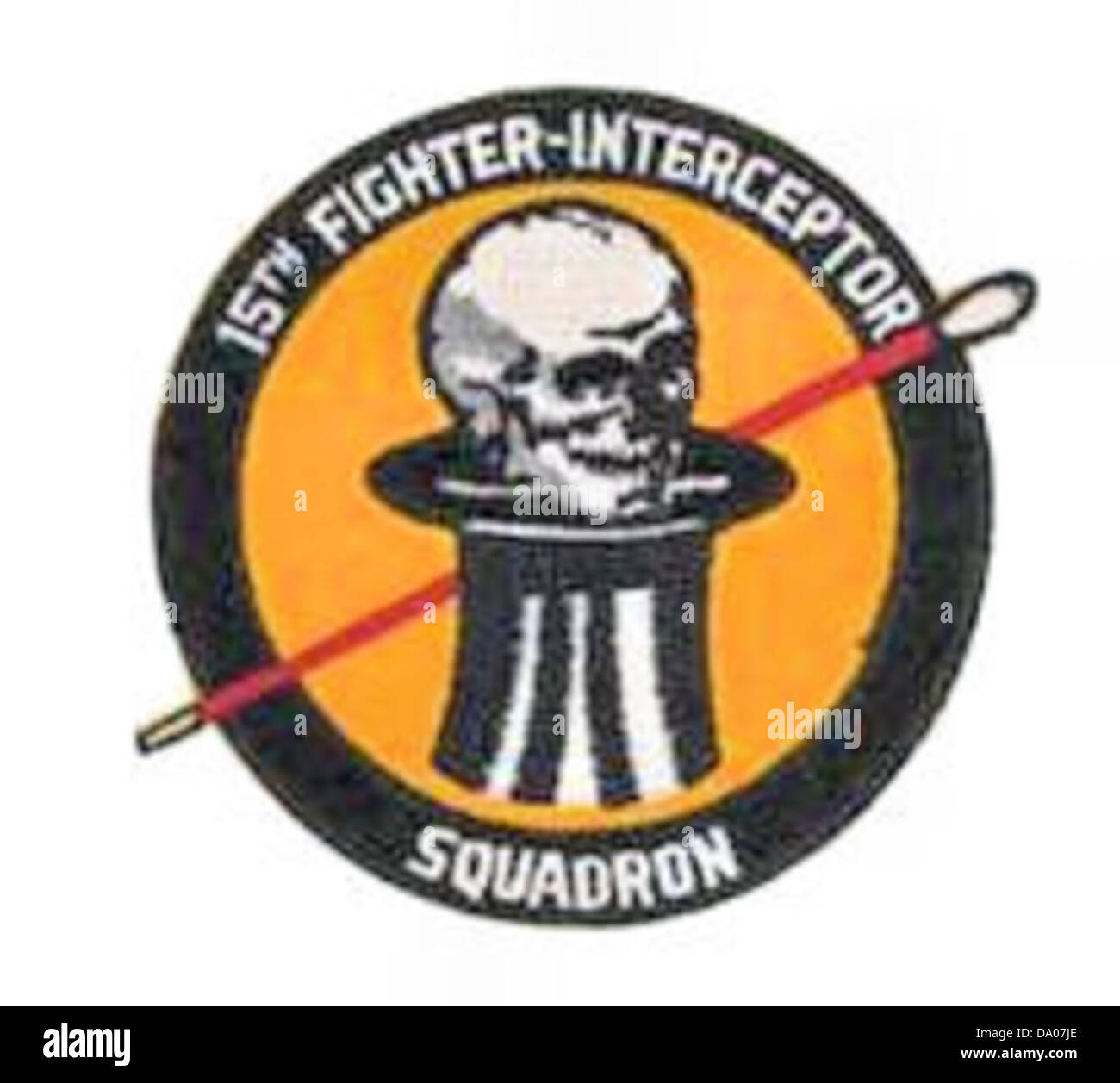 L'emblème du 15th Fighter Interceptor Squadron représente le rôle de l'unité dans les missions de défense aérienne. L'escadron a exploité des avions de chasse, y compris le F-86 Sabre, pendant la guerre froide, se concentrant sur l'interception des avions ennemis. Banque D'Images