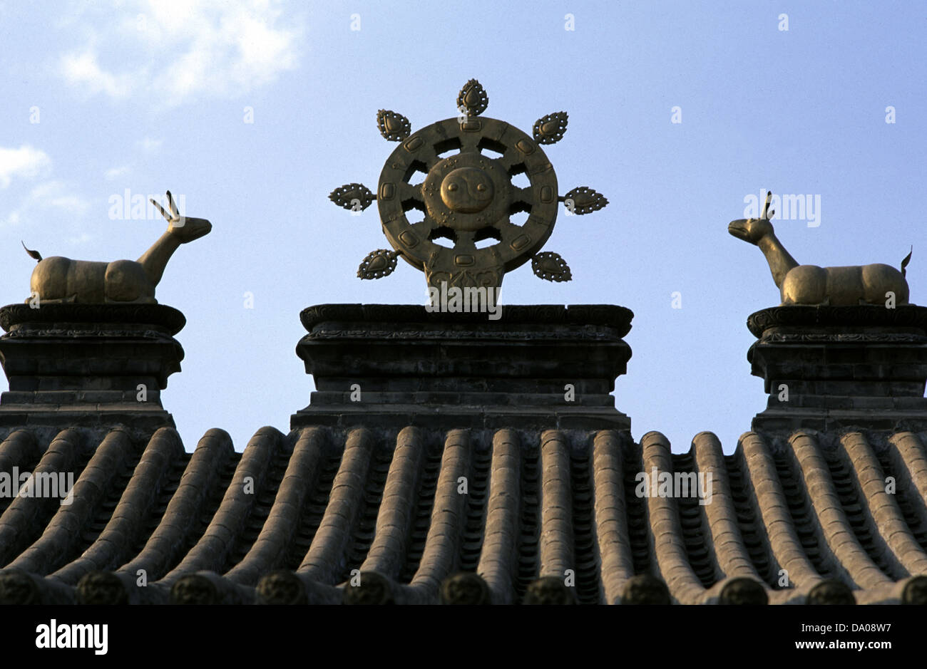 La roue du Dharma et le cerf sculpture sur haut Ih Juu ou Temple Da Zhao un monastère bouddhiste construit en 1579 à Hohhot capitale de la région autonome de Mongolie intérieure. Chine Banque D'Images