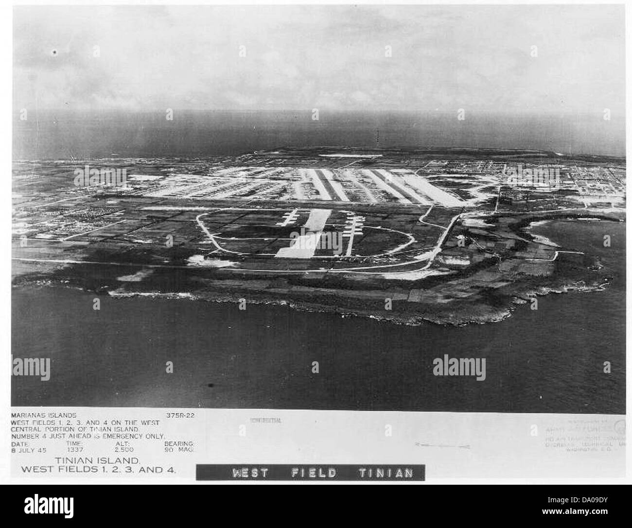 Les B-29 Superfortresses de la base aérienne de Westfield, opérant depuis Tinian le 8 juillet 1945, participent à des raids de bombardement au-dessus du Japon pendant la seconde Guerre mondiale. La base est la clé de la campagne de bombardement stratégique américaine. Banque D'Images