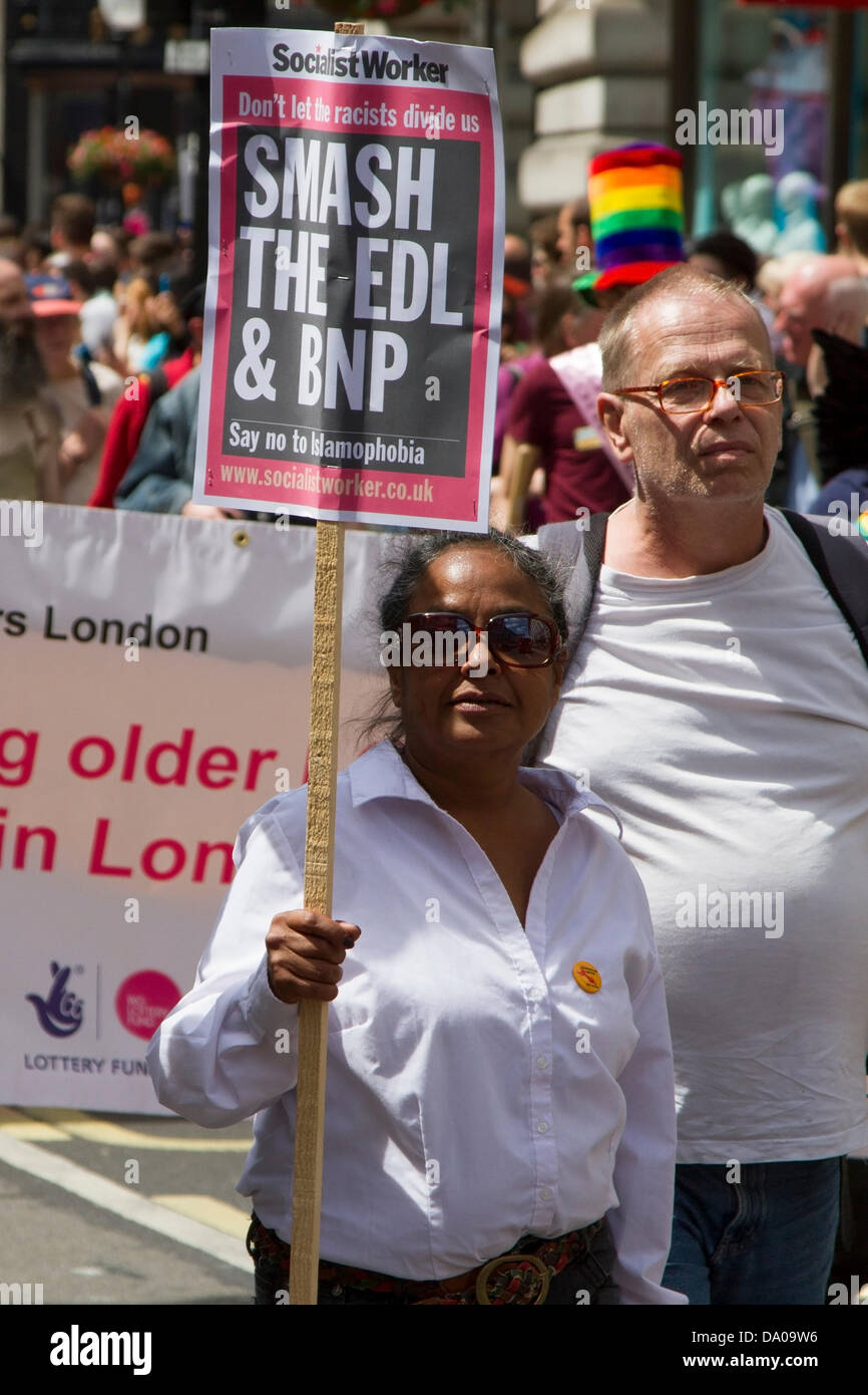 Londres, Royaume-Uni. 29 Juin, 2013. Les participants à la parade de la Gay Pride dans le centre de Londres le 29 juin 2013 pour protester contre l'islamophobie et la BNP et crédit d'EDL : Bruce Martin/Alamy Live News Banque D'Images