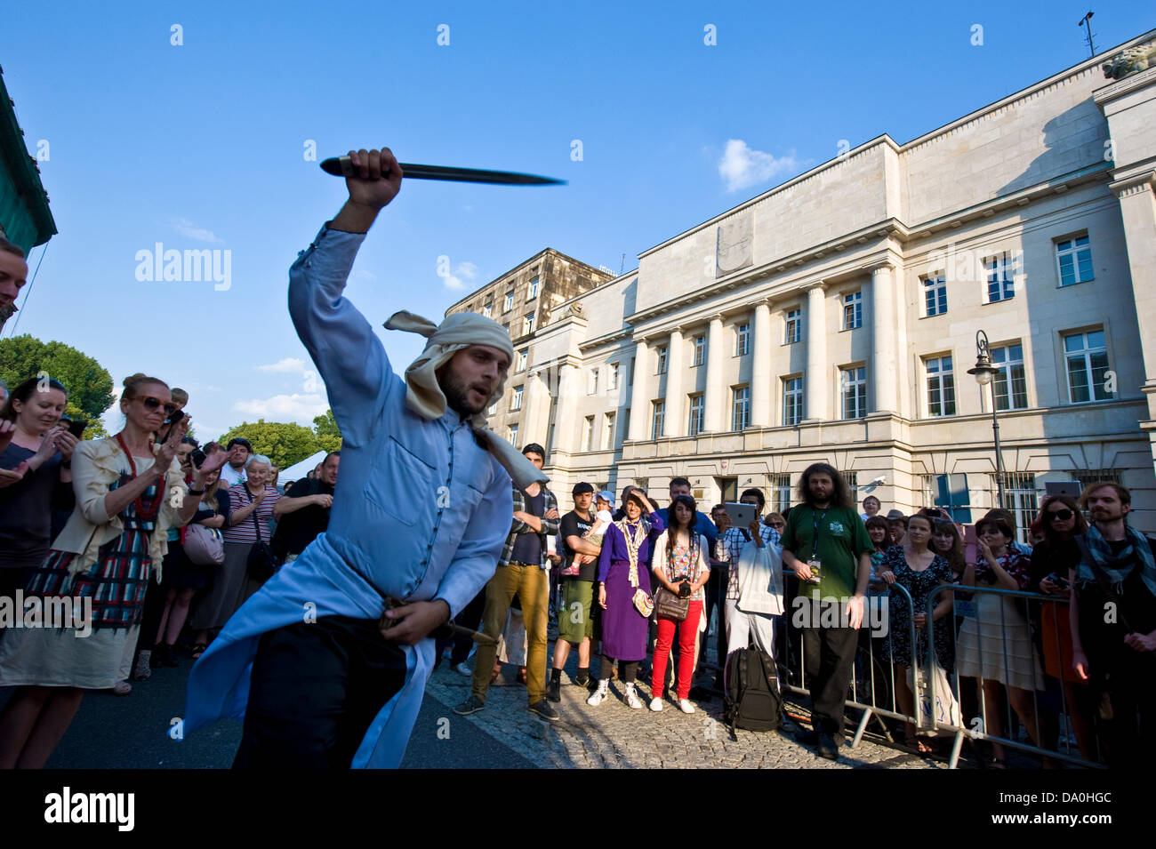 Varsovie, Pologne - 29 juin 2013 - Le clou de la présentation du Caucase pour les habitants de Varsovie a été le samedi concert en plein air et stands de nourriture à côté du chic hôtel Bristol. L'essentiel de denrées alimentaires et de la musique à partir de la Géorgie dans le Caucase ont été présentées en raison de relations très étroites entre les nations de la Pologne et de la Géorgie. Crédit : Henryk Kotowski/Alamy Live News Banque D'Images