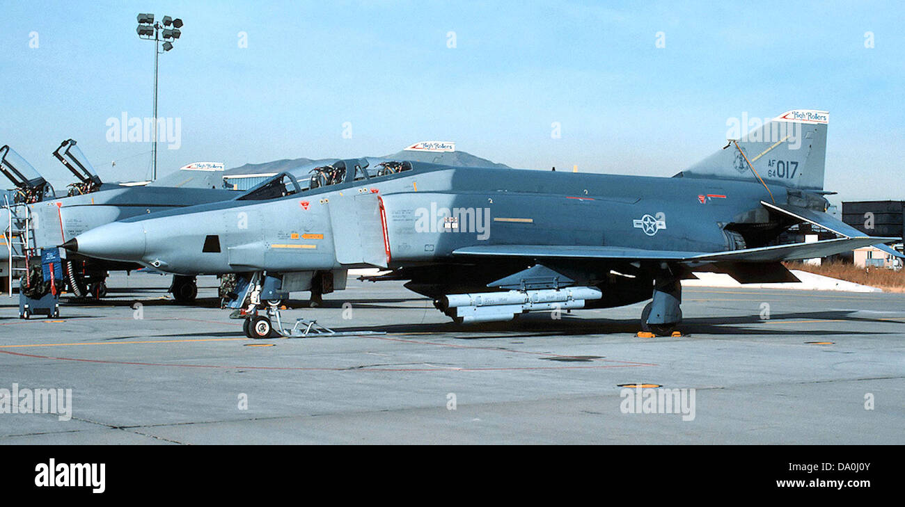 Le 192e escadron de reconnaissance utilisa le RF-4C Phantom II, numéro de série 64-017, pour des missions de reconnaissance. Le RF-4C était équipé de caméras et de capteurs pour les opérations de collecte de renseignements pendant la guerre froide. Banque D'Images