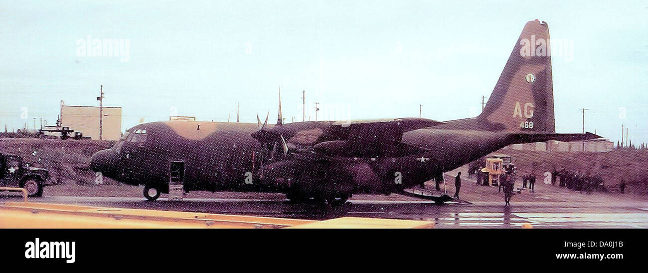 Le 195th Tactical Airlift Squadron a exploité le C-130A, numéro de queue 56-0468, un avion de transport aérien tactique, à l'appui des opérations militaires américaines au cours des années 1970 Banque D'Images