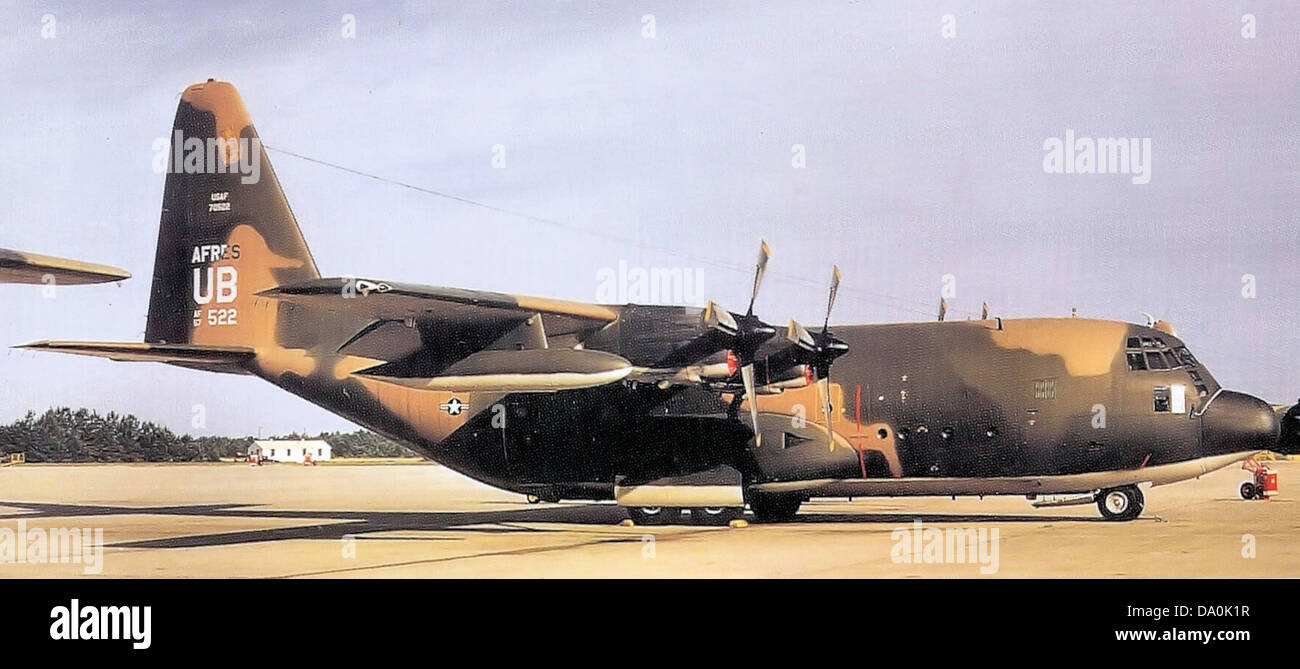 Le 304e escadron de transport aérien tactique a exploité le Lockheed C-130A Hercules, fournissant des capacités de transport aérien pour les opérations militaires tactiques et stratégiques au cours des années 1950 et 1960 Banque D'Images