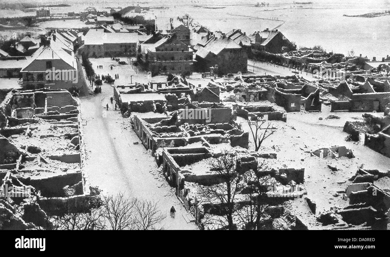 La ville de Gerdauen en Prusse orientale a été brûlé lors de l'invasion russe de la Première Guerre mondiale. Banque D'Images