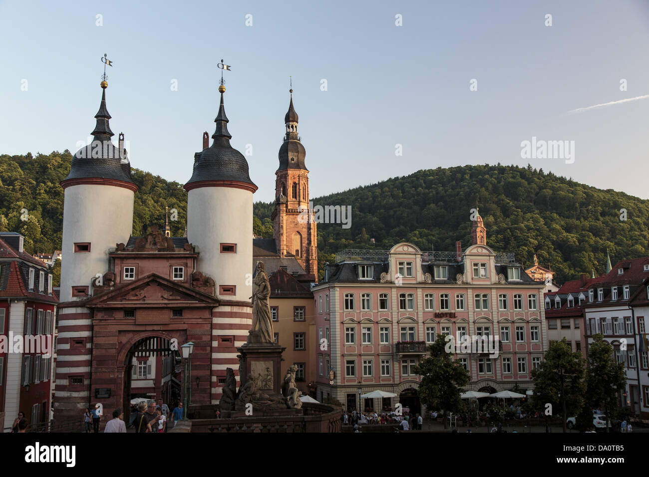 Heidelberg vieux pont et passerelle pour la ville un soir d'été Banque D'Images