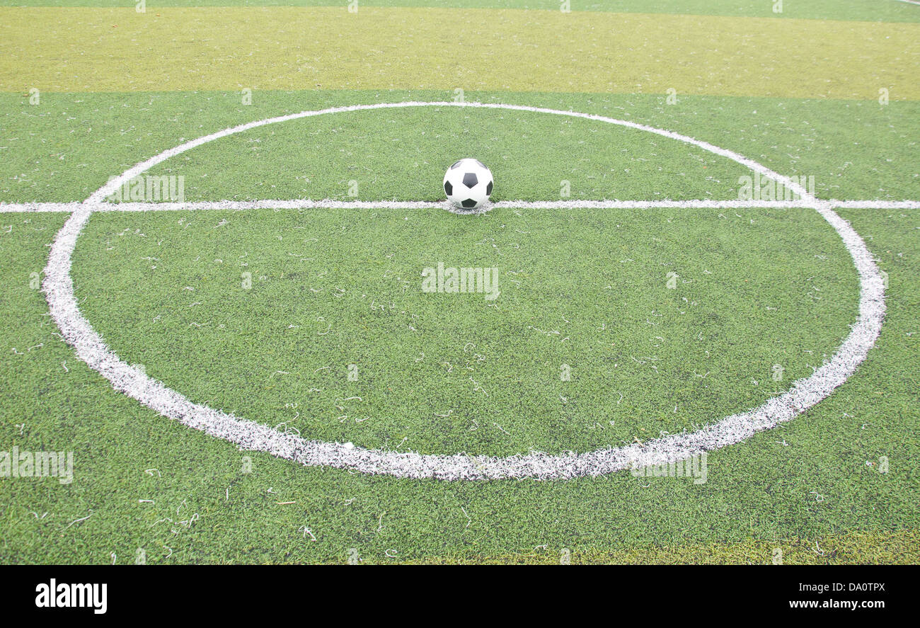 Boule noir et blanc sur l'axe de jouer Banque D'Images