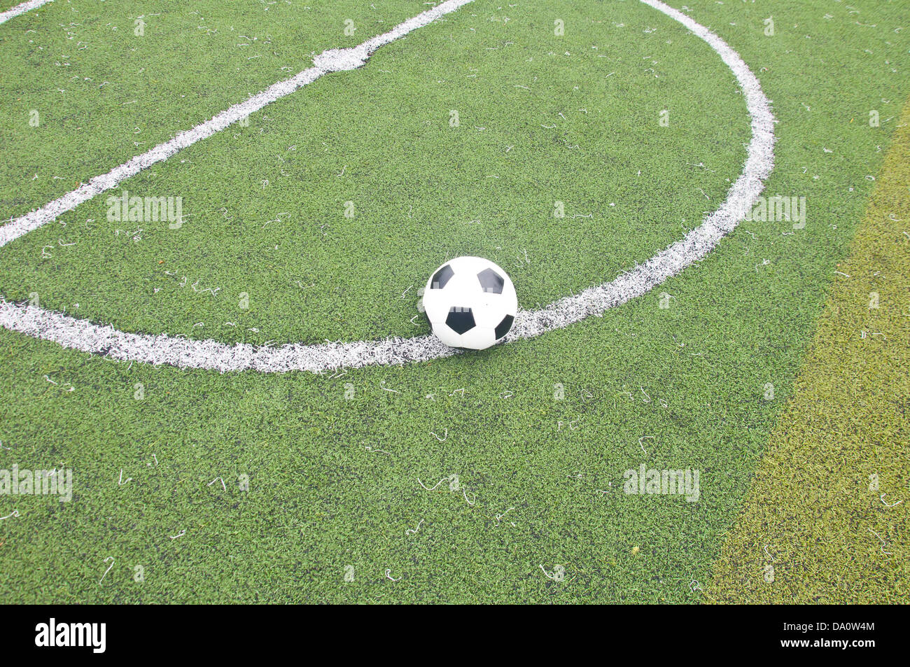 Boule noir et blanc sur l'axe de jouer Banque D'Images