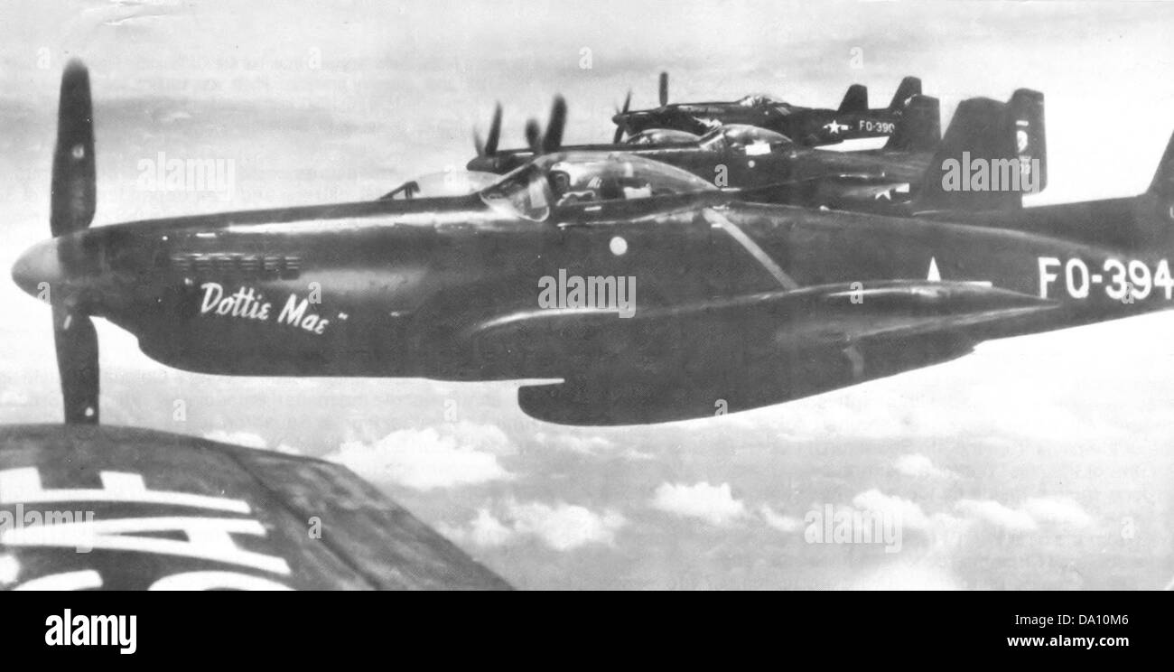 Le 4th Fighter-All Weather Squadron exploitait le F-82G Twin Mustang (numéro de série 46-3941), un chasseur biplace utilisé pour les opérations tous temps et la défense aérienne pendant la guerre de Corée. Banque D'Images Le 4th Fighter-All Weather Squadron exploitait le F-82G Twin Mustang (numéro de série 46-3941), un chasseur biplace utilisé pour les opérations tous temps et la défense aérienne pendant la guerre de Corée. Banque D'Images