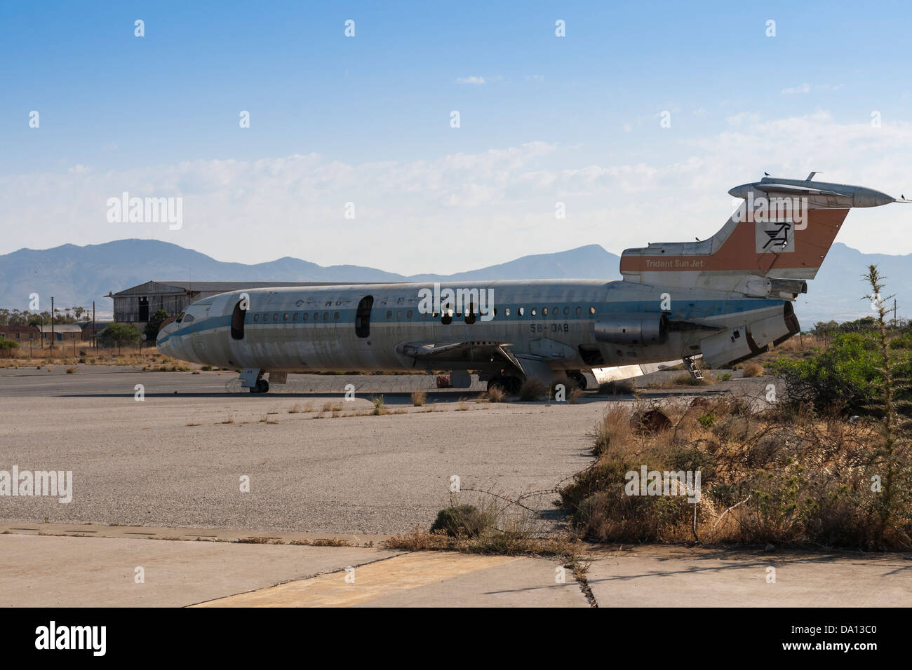 Un avion Hawker Siddeley détruits par les forces turques au cours de l'invasion de Chypre. Zone tampon de l'ONU, Nicosie, Chypre. Banque D'Images