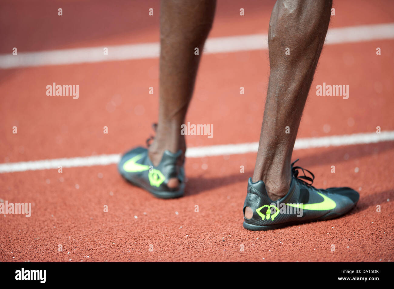 Birmingham, UK. 30 juin 2013. Mo Farah de Grande-bretagne est interviewé après avoir remporté le 5000m hommes à l'événement 2013 Sainsbury's Grand Prix de Birmingham réunion de la Ligue de diamant de l'IAAF. Le champion olympique est temps de 13:14.24 était suffisant pour battre Yenew Alamirew Hagos Gebrhiwet et, à la fois de l'Éthiopie. Credit : Russell Hart/Alamy Live News. Banque D'Images