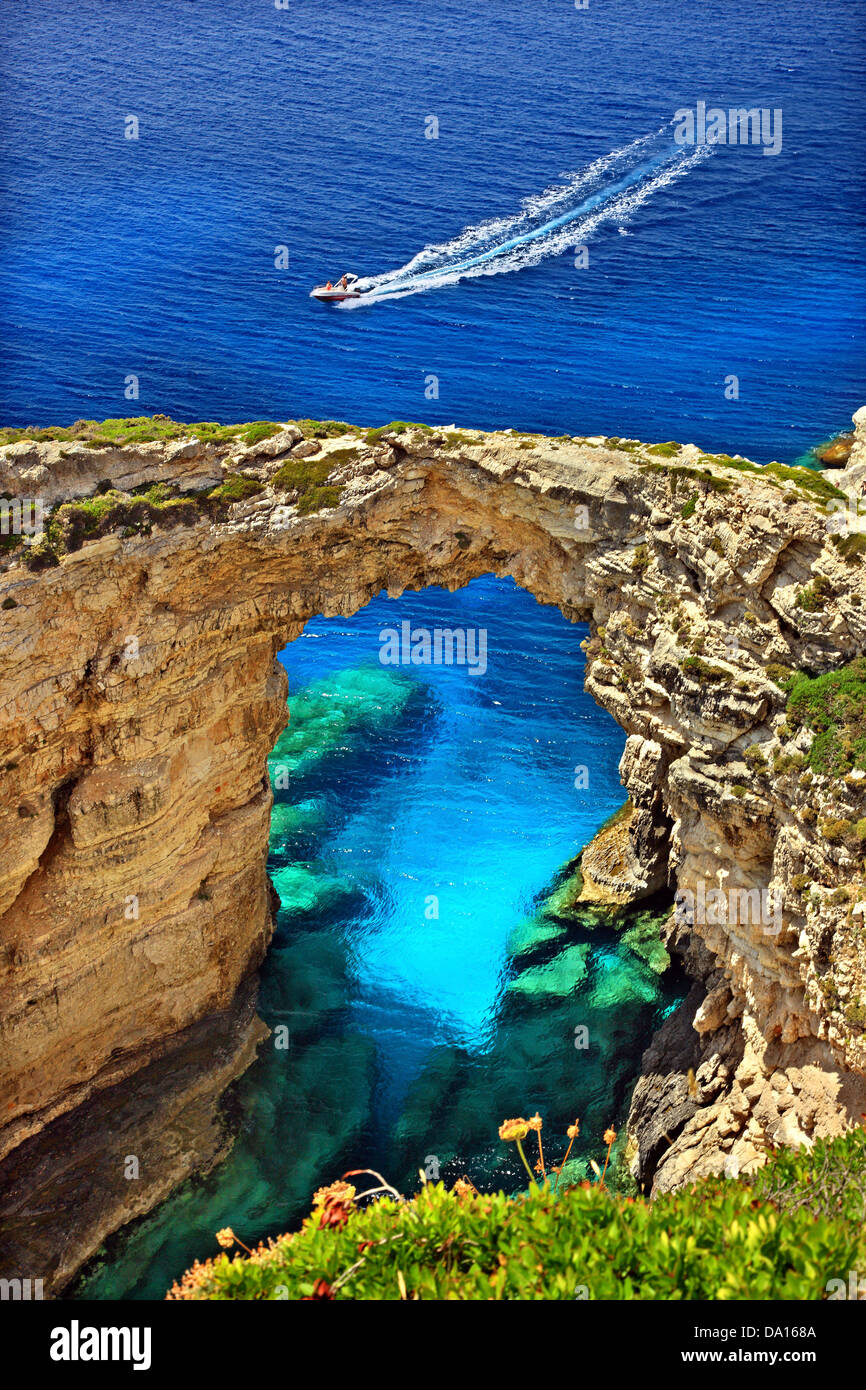 Trypitos (aussi connu sous le nom de "Kamara'), une arche rocheuse naturelle à Paxos ('Paxi'), île de la mer Ionienne, l'Eptanisa (même "îles"), Grèce Banque D'Images