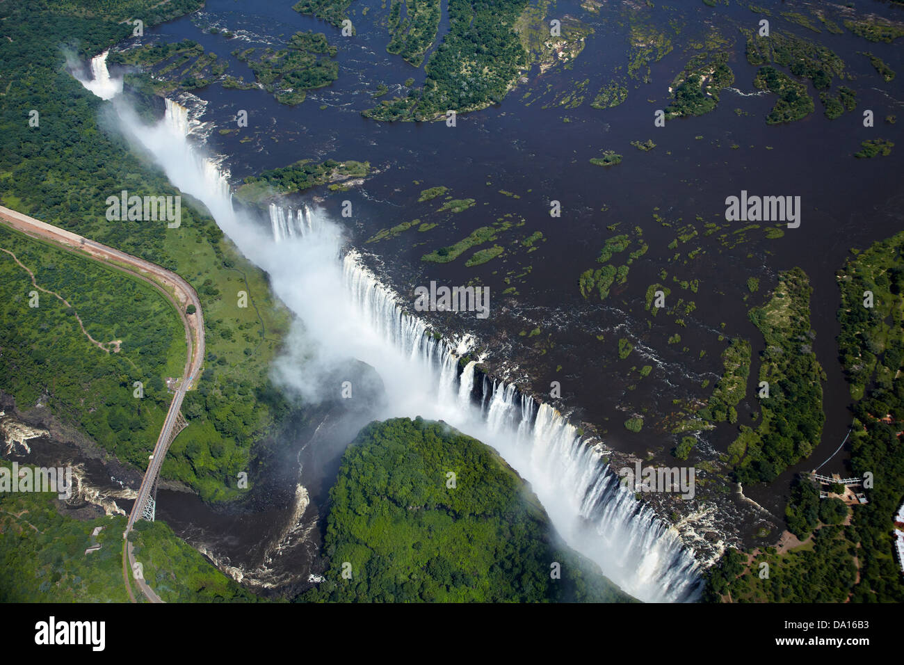 Victoria Falls ou 'Mosi-oa-Tunya" (La fumée qui tonne), et Zambèze, Zambie Zimbabwe / Afrique du Sud, la frontière Banque D'Images