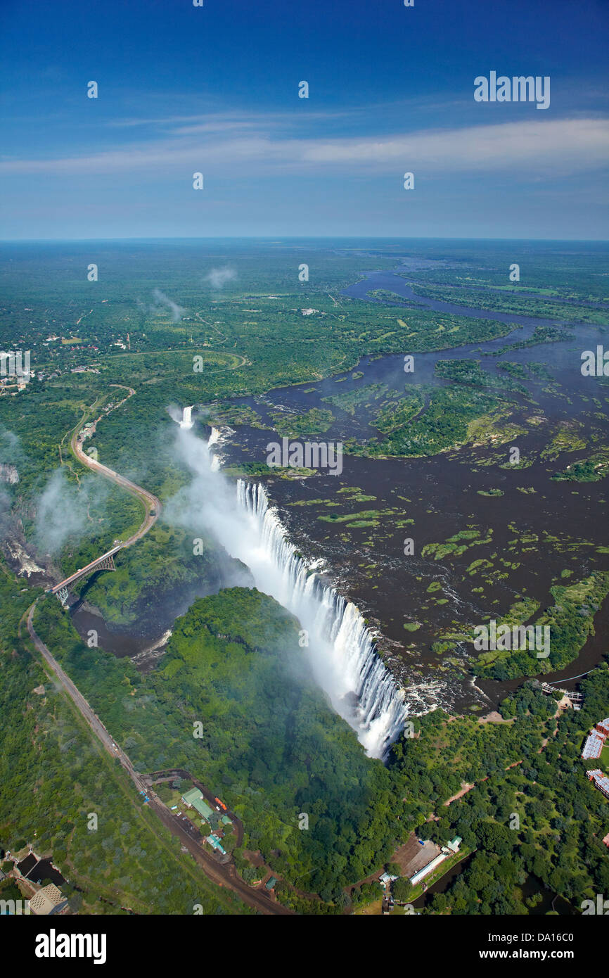 Victoria Falls ou 'Mosi-oa-Tunya" (La fumée qui tonne), et Zambèze, Zambie Zimbabwe / Afrique du Sud, la frontière Banque D'Images