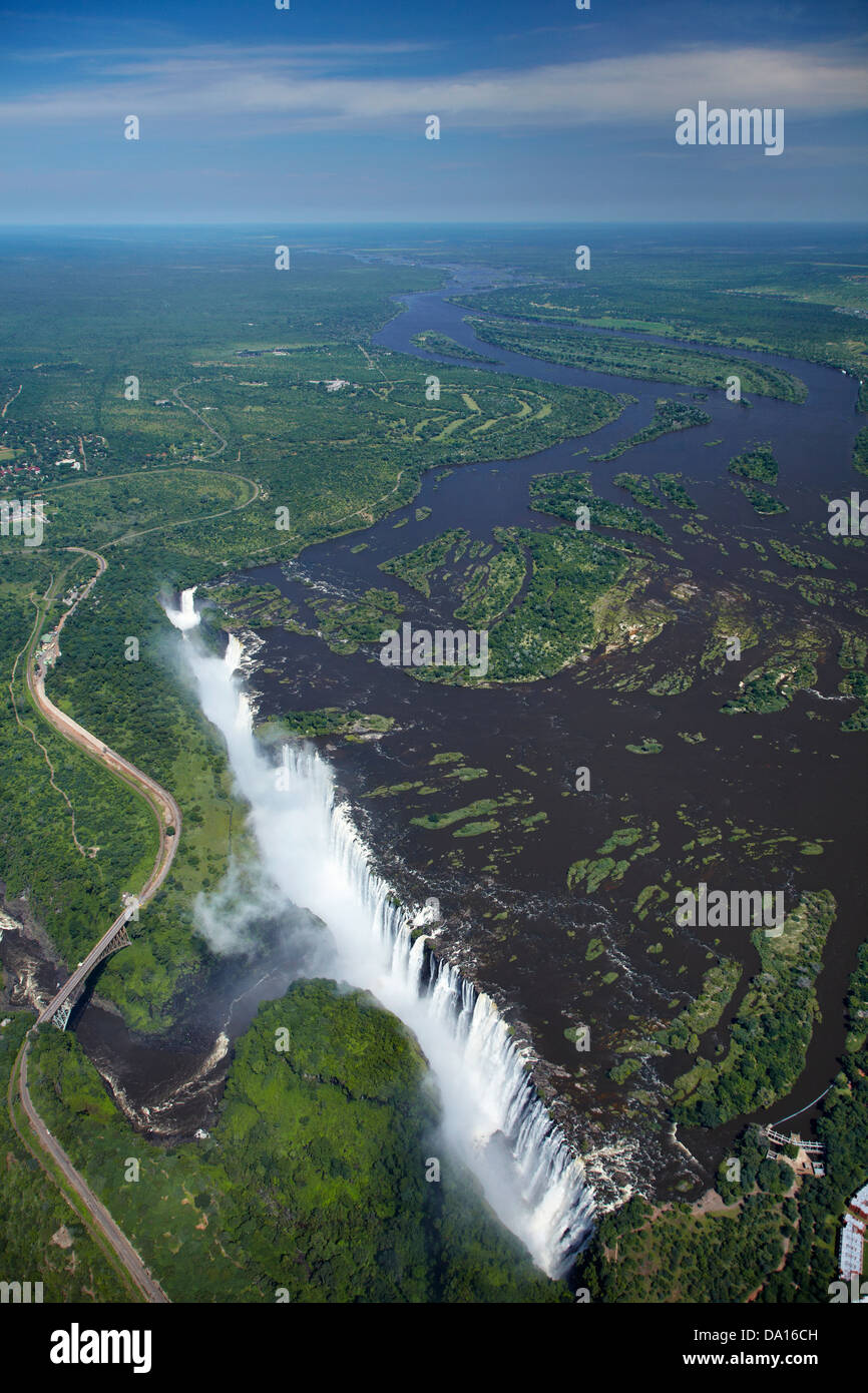 Victoria Falls ou 'Mosi-oa-Tunya" (La fumée qui tonne), et Zambèze, Zambie Zimbabwe / Afrique du Sud, la frontière Banque D'Images
