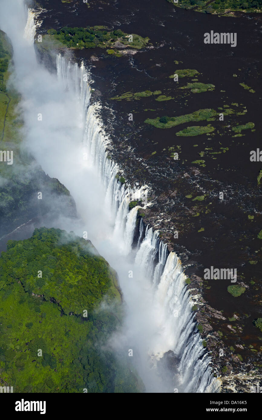 Victoria Falls ou 'Mosi-oa-Tunya" (La fumée qui tonne), et Zambèze, Zambie Zimbabwe / Afrique du Sud, la frontière Banque D'Images