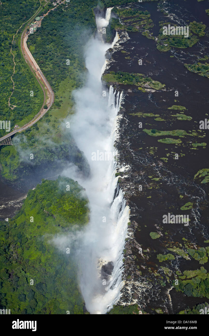 Victoria Falls ou 'Mosi-oa-Tunya" (La fumée qui tonne), et Zambèze, Zambie Zimbabwe / Afrique du Sud, la frontière Banque D'Images