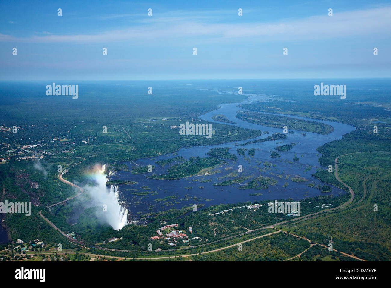 Victoria Falls ou 'Mosi-oa-Tunya" (La fumée qui tonne), et Zambèze, Zambie Zimbabwe / Afrique du Sud, la frontière Banque D'Images