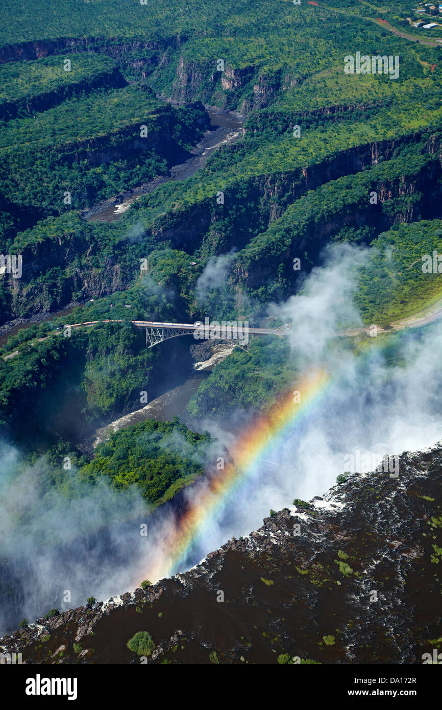 Victoria Falls ou 'Mosi-oa-Tunya" (La fumée qui tonne), Zambèze, pont de Victoria Falls, et Gorge Batoka Banque D'Images