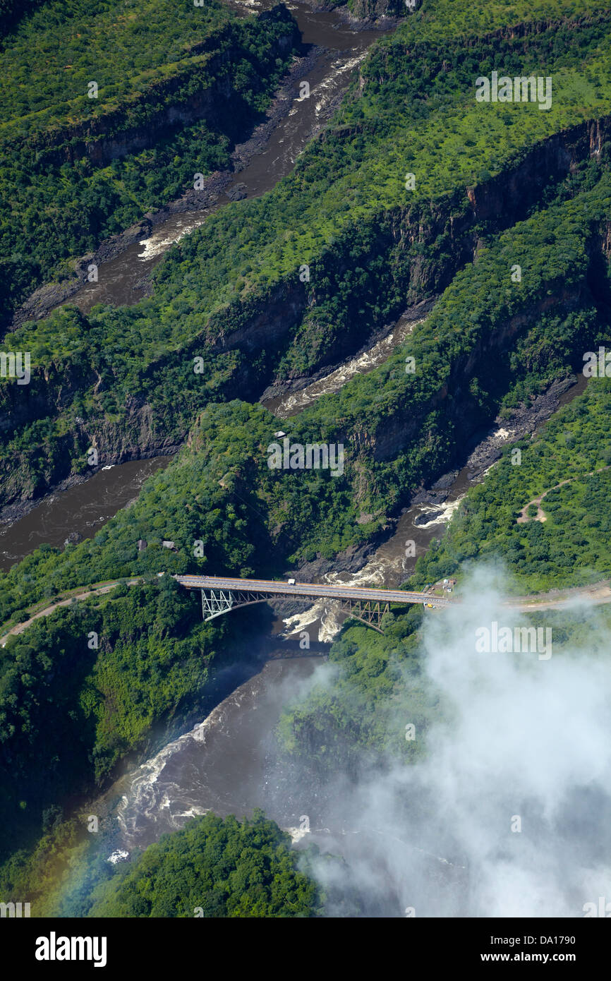 Victoria Falls ou 'Mosi-oa-Tunya" (La fumée qui tonne), Zambèze, pont de Victoria Falls, et Gorge Batoka Banque D'Images