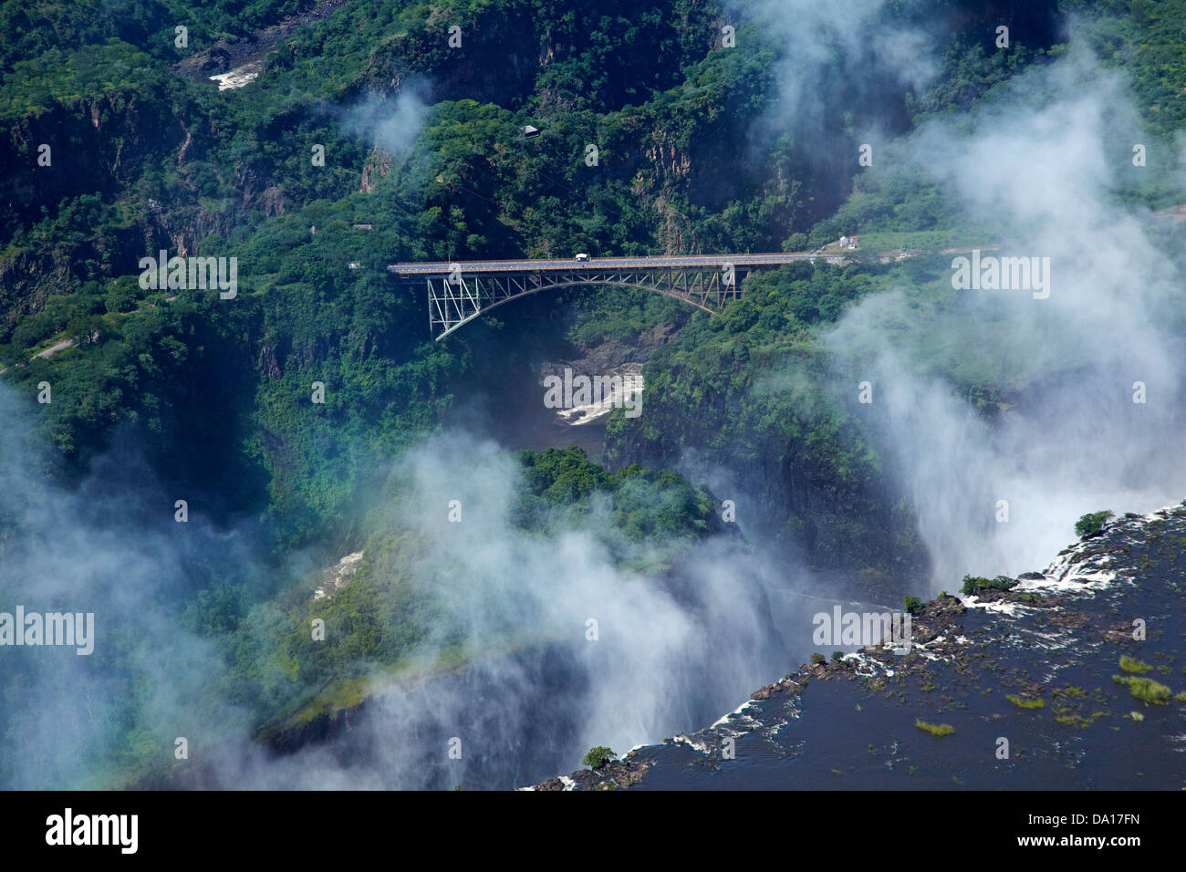 Victoria Falls ou 'Mosi-oa-Tunya" (La fumée qui tonne), Zambèze, pont de Victoria Falls, et Gorge Batoka Banque D'Images