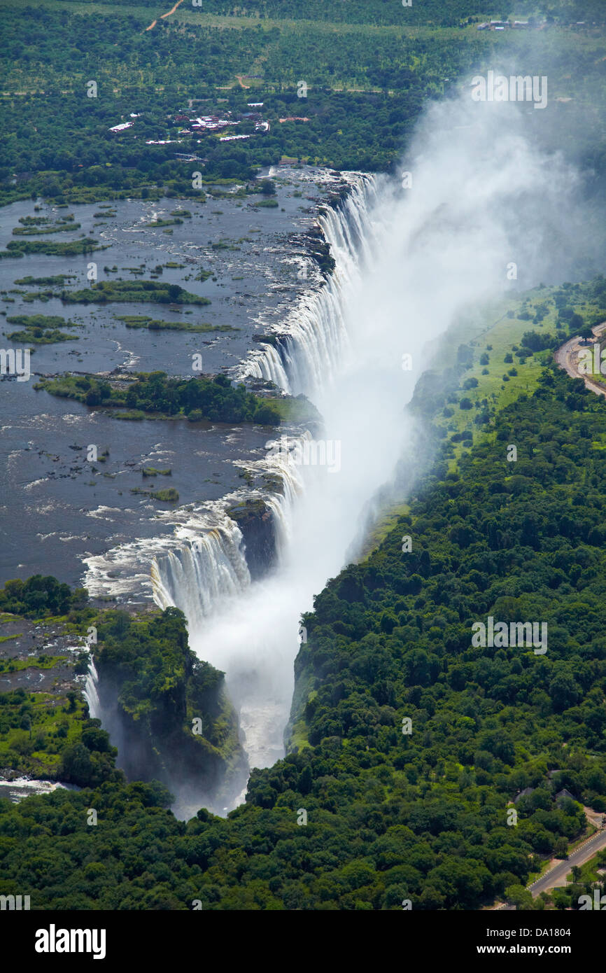 Victoria Falls ou 'Mosi-oa-Tunya" (La fumée qui tonne), et Zambèze, Zambie Zimbabwe / Afrique du Sud, la frontière Banque D'Images