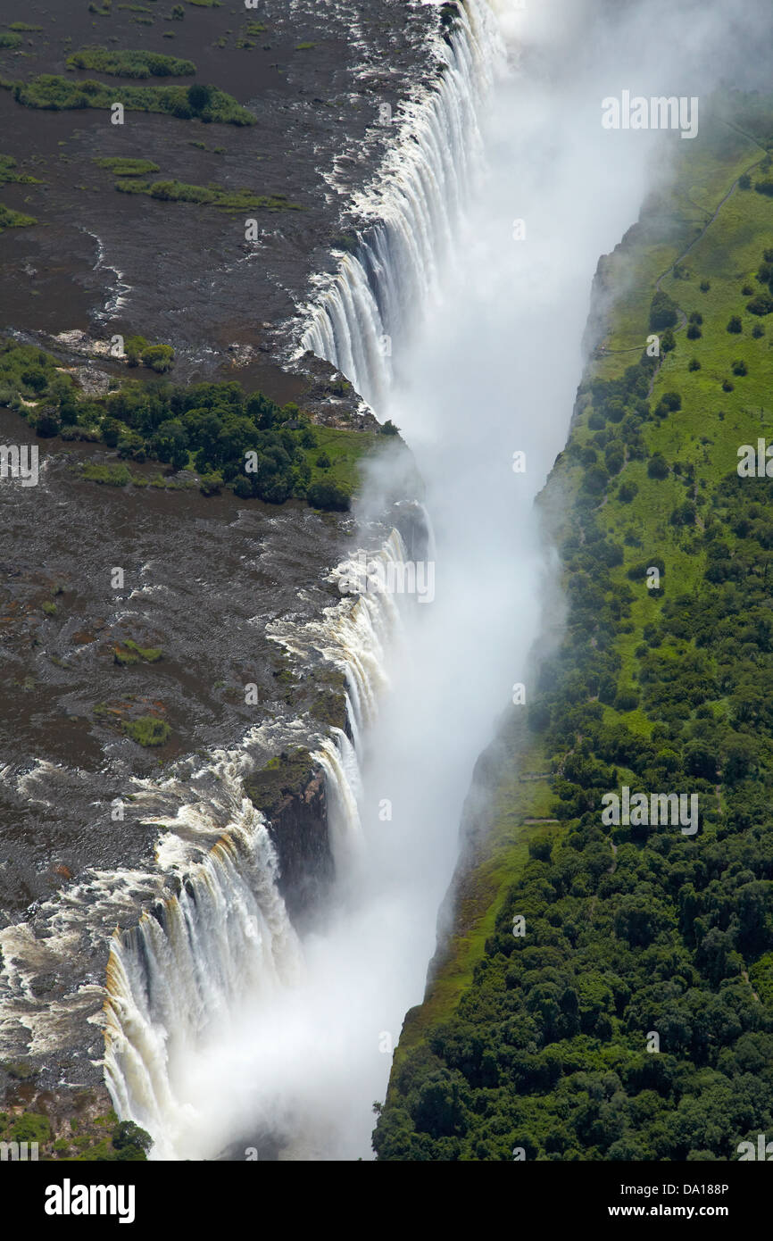 Victoria Falls ou 'Mosi-oa-Tunya" (La fumée qui tonne), et Zambèze, Zambie Zimbabwe / Afrique du Sud, la frontière Banque D'Images