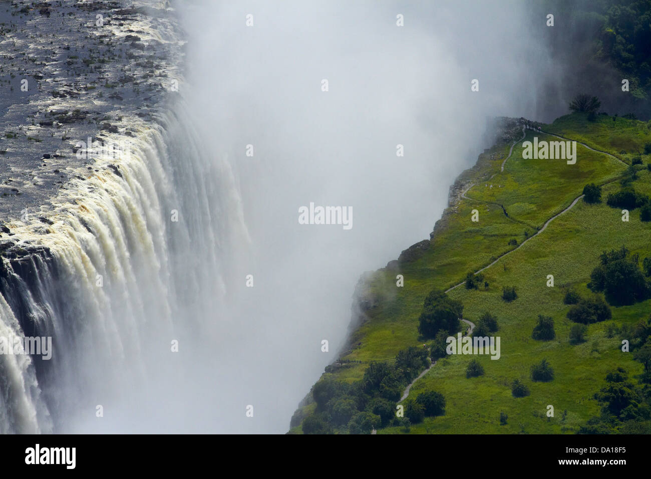 Victoria Falls ou 'Mosi-oa-Tunya" (La fumée qui tonne), et Zambèze, Zambie Zimbabwe / Afrique du Sud, la frontière Banque D'Images