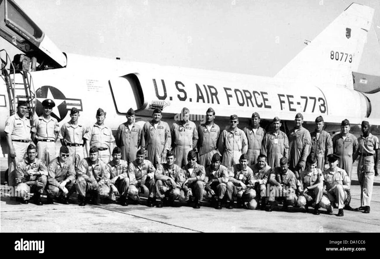 Cette photo de 1964 montre un F-106 Delta Dart du 71st Fighter-Interceptor Squadron, basé aux États-Unis. Le F-106 a été un élément clé des opérations de défense et d'interception de l'époque de la Guerre froide. Banque D'Images