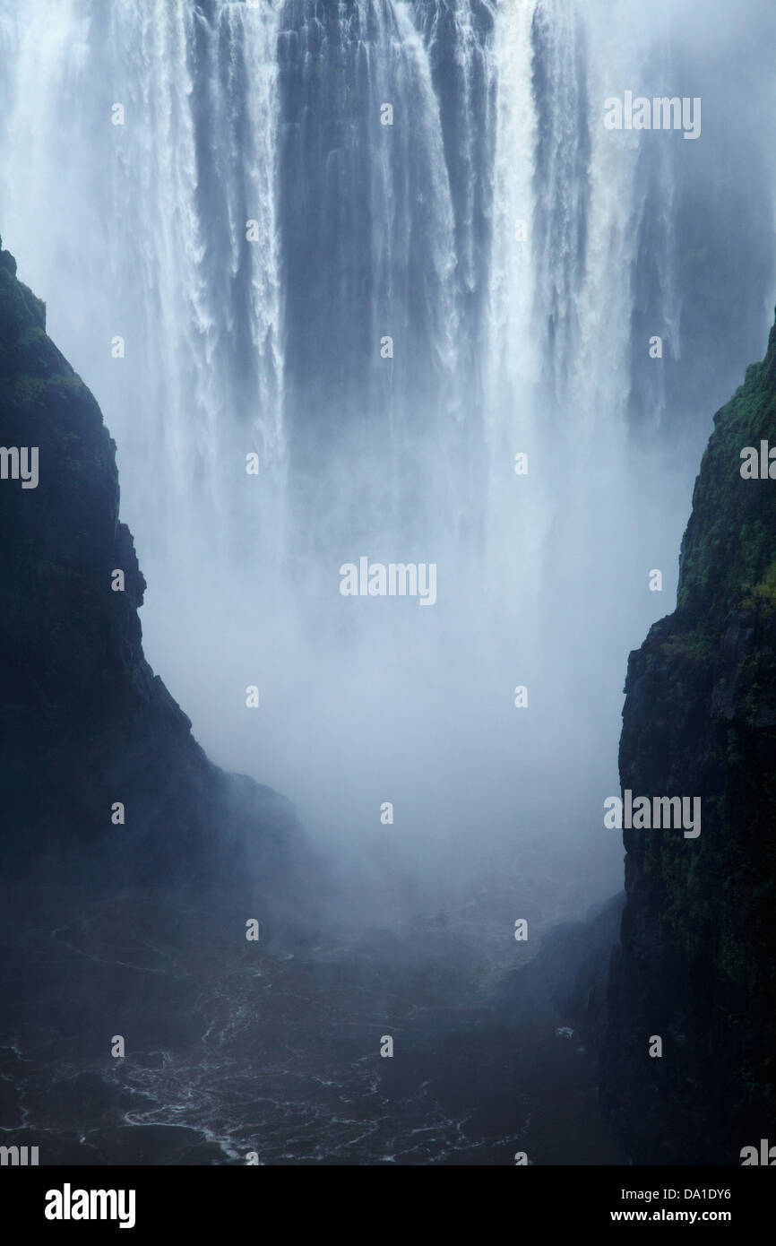 Victoria Falls ou 'Mosi-oa-Tunya" (La fumée qui tonne), et Zambèze, Zambie Zimbabwe / Afrique du Sud, la frontière Banque D'Images