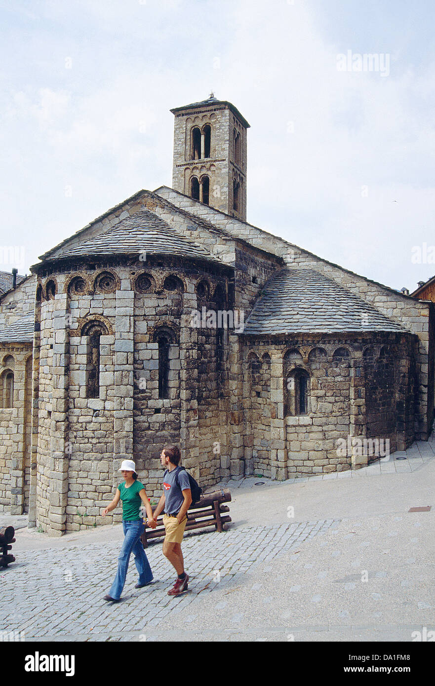 Les absides de l'église Santa Maria. Shadown, province Lerida, Catalogne, Espagne. Banque D'Images