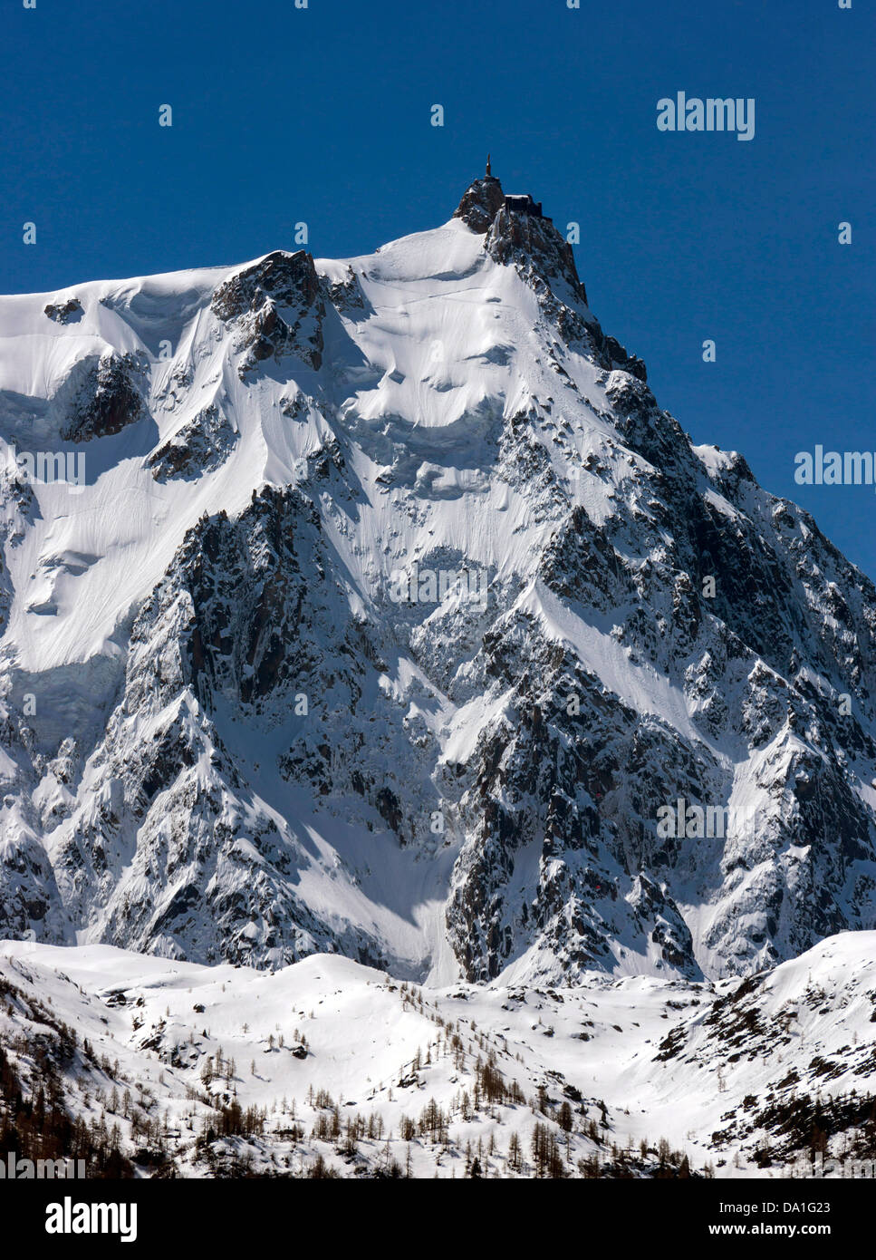 Aiguille du Midi (3 842 m) du Mont Blanc Chamonix, France Banque D'Images