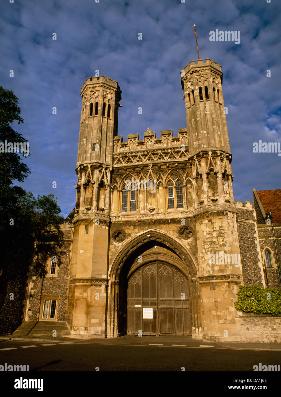 C'Fyndon 14 menant à la King's School, Canterbury, Kent, était autrefois l'entrée principale de St Augustine's Abbey. Banque D'Images