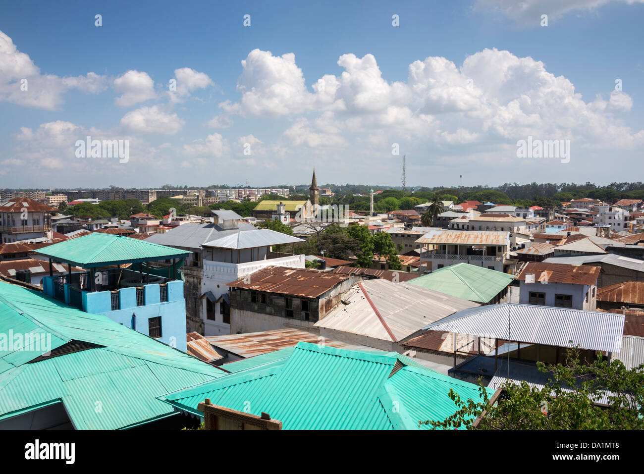 Vue de dessus de toit de Stone Town, Zanzibar, République-Unie de Tanzanie, Afrique de l'Est. Banque D'Images