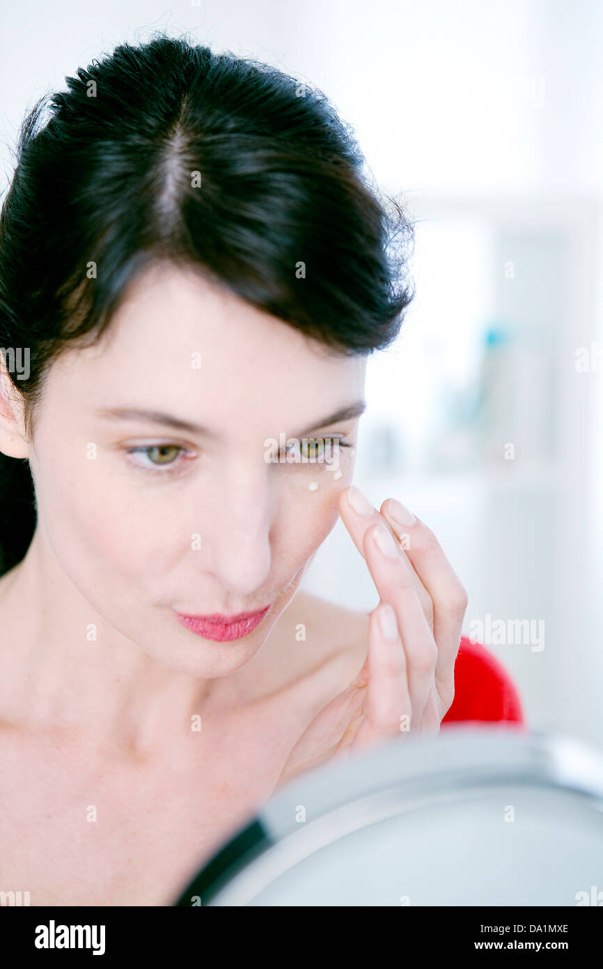 Soins visage, femme Banque D'Images