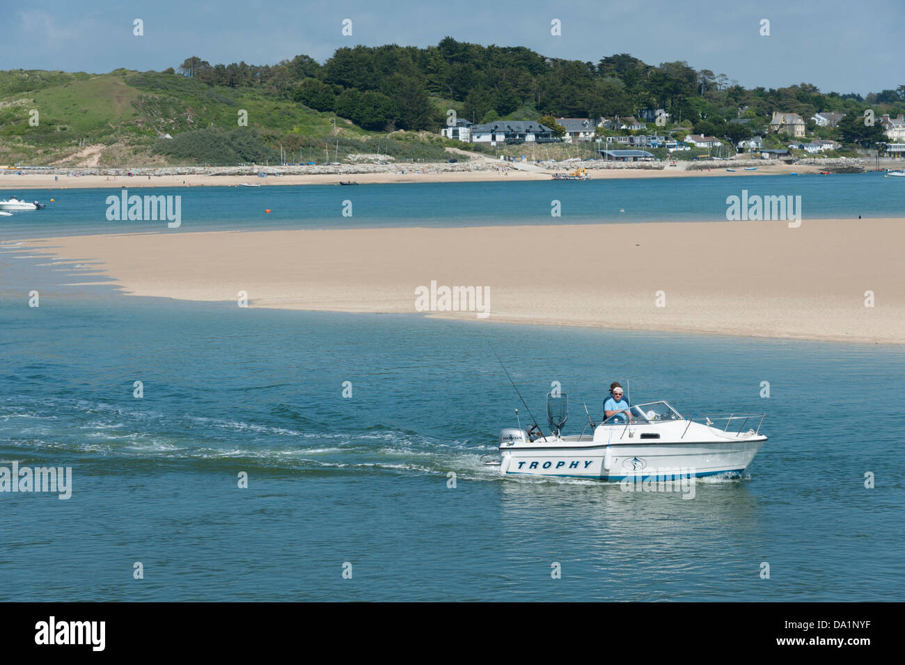 Un bateau de pêche plaisance sur l'estuaire de la rivière Camel Padstow Cornwall UK Banque D'Images