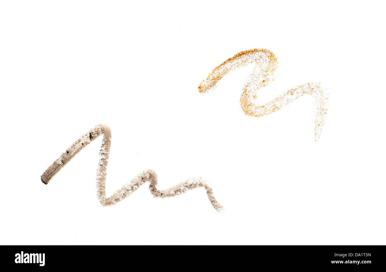 L'eyeliner crayon Squiggle coupé d'or sur un fond blanc Banque D'Images