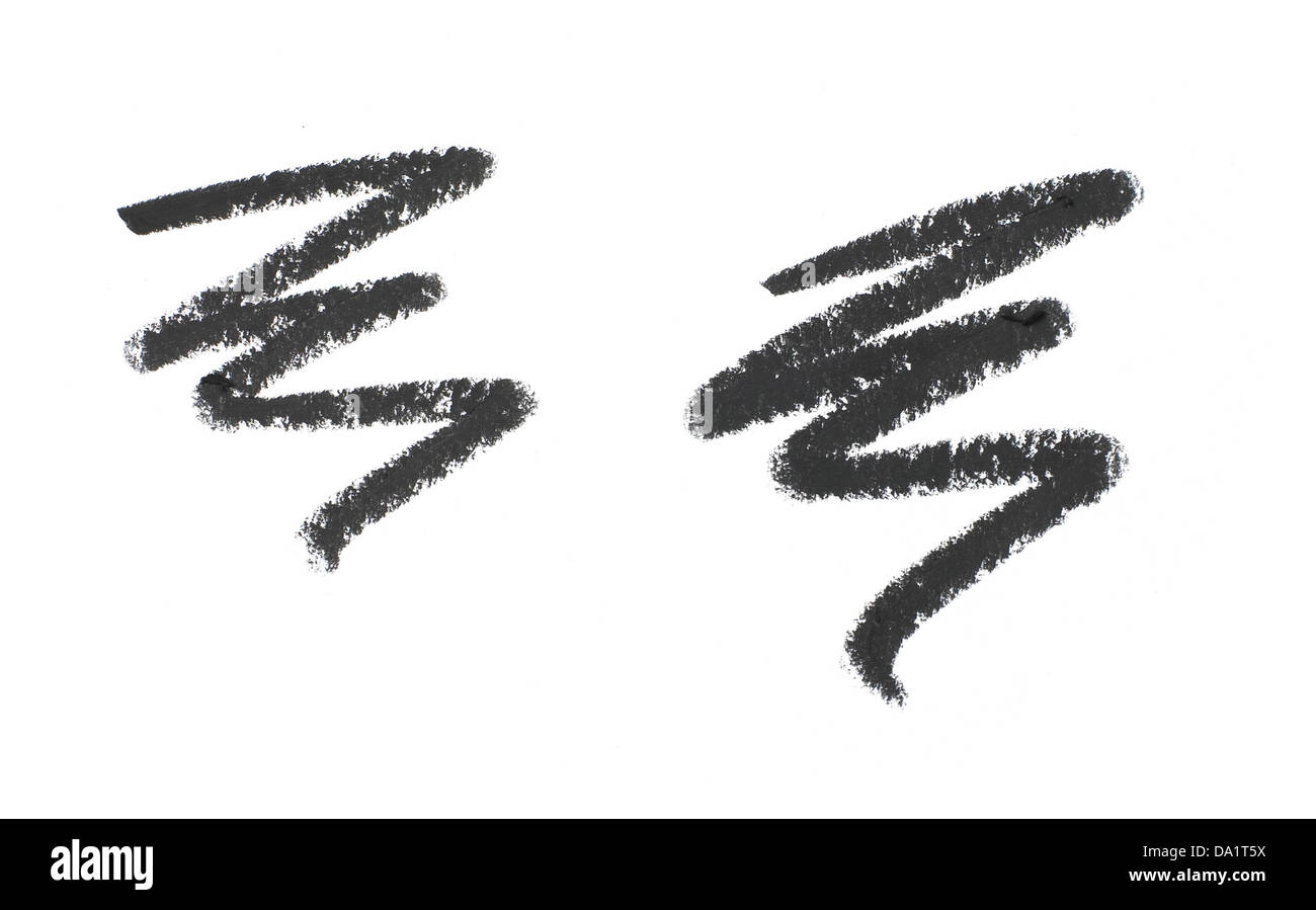 L'eyeliner noir crayon Squiggle cut sur un fond blanc Banque D'Images