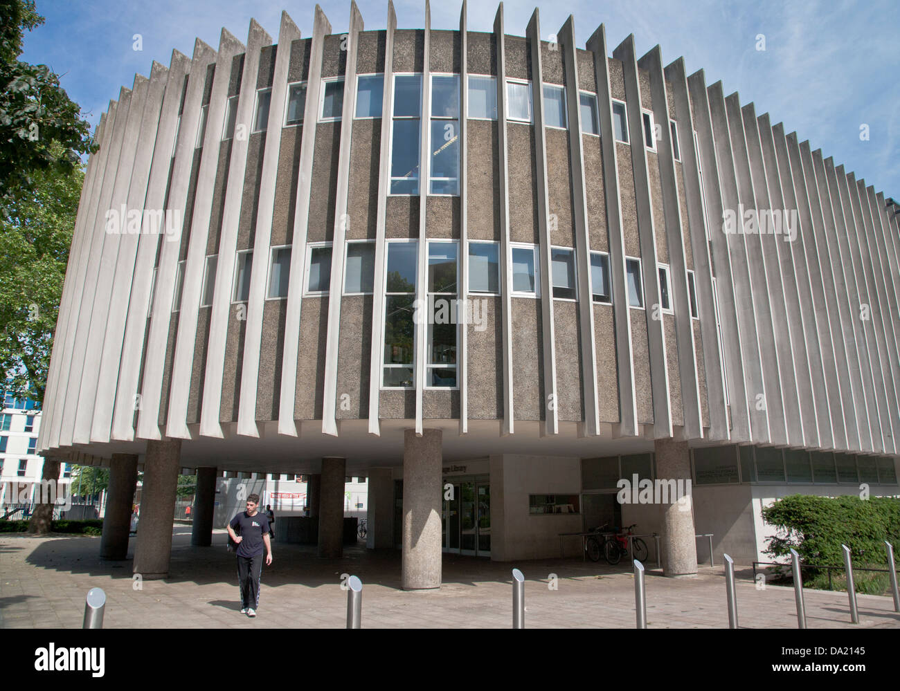 Été 2013 : Swiss Cottage, Londres, Royaume-Uni, Grande Bretagne Banque D'Images