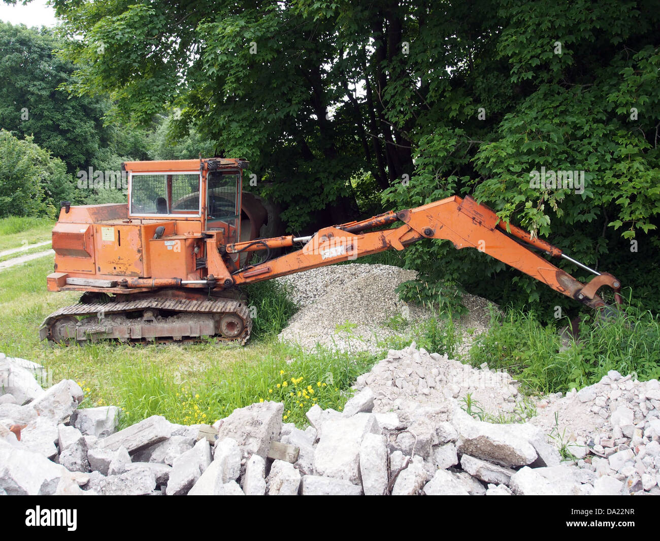 La Schaeff HP 26 se est une mini-pelle compacte et polyvalente utilisée dans les projets de construction et d'excavation. Il est conçu pour faciliter la manœuvrabilité dans les espaces restreints tout en offrant des performances élevées pour les tâches lourdes. La HP 26 se est connue pour sa construction robuste et son utilisation efficace du carburant, ce qui en fait un choix populaire pour les entrepreneurs et les équipes de construction. Banque D'Images