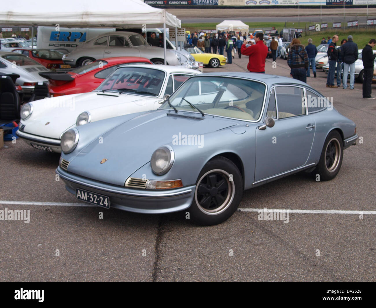 La Porsche 911 S66 1966, exposée au Nationaal Oldtimer Festival à Zandvoort en 2010, est une voiture de sport classique qui met en valeur le design et l'ingénierie Porsche emblématiques de l'époque. La Porsche 911 S66 est réputée pour ses performances et son style intemporel. Banque D'Images