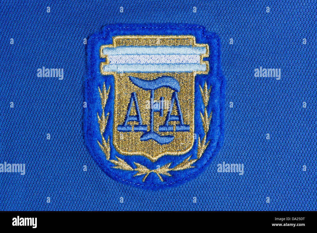 L'insigne de l'Association Argentine football comme vu sur le maillot extérieur 1986 utilisé dans la Coupe du Monde au Mexique (usage éditorial uniquement). Banque D'Images